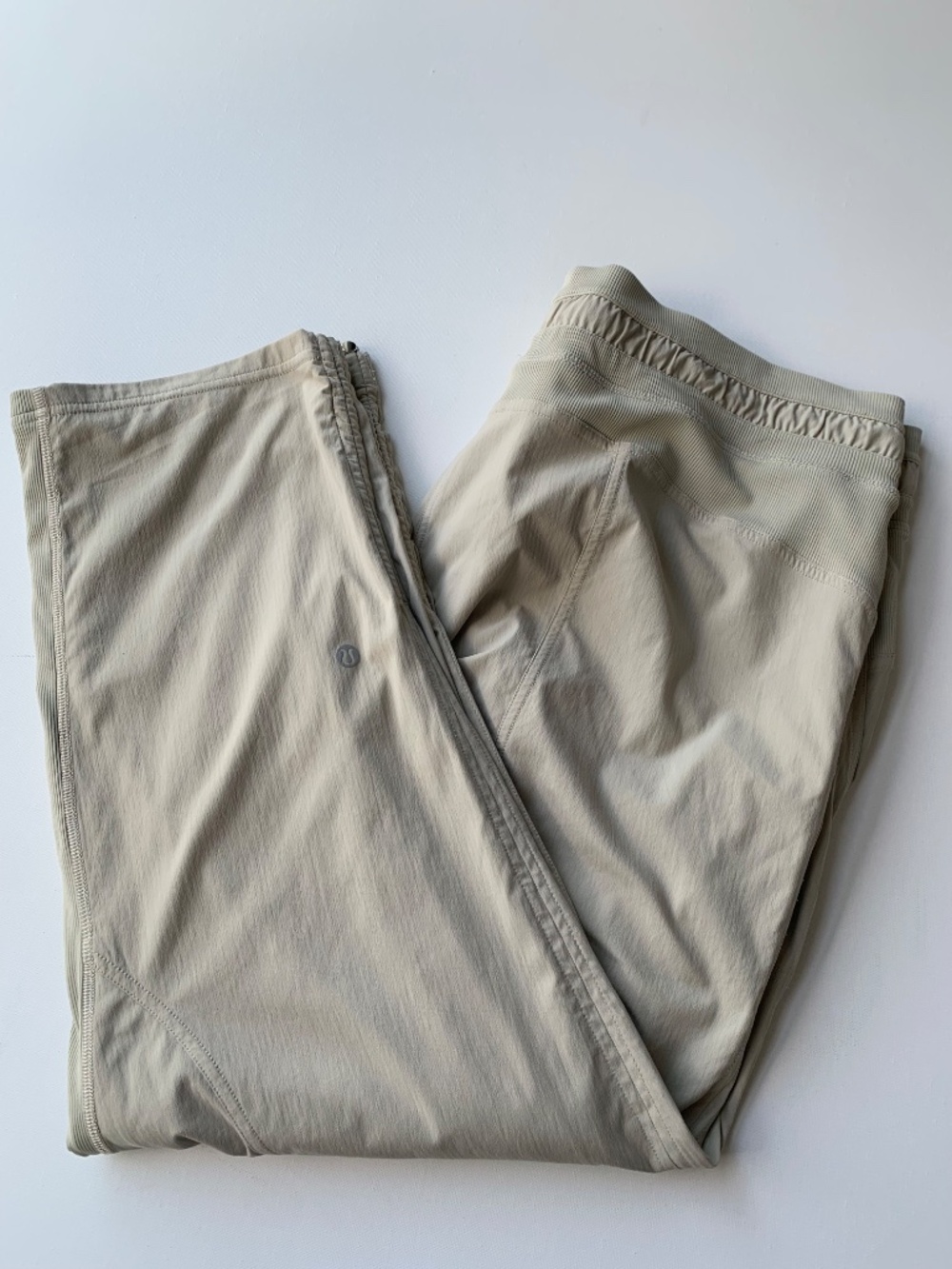 Lululemon mid-Rise Cropped PantDance Studio  in Light tan Women's size 14 - Picture 11 of 12